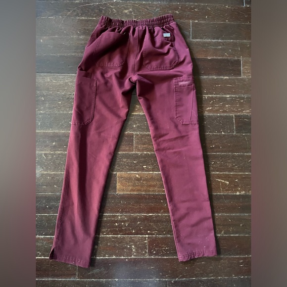 FIGS | Maroon Set - Picture 6 of 7